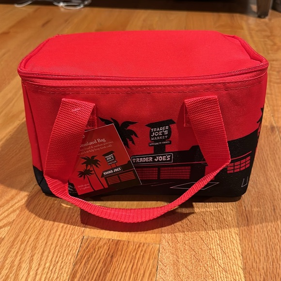 Trader Joe’s mini insulated bag - Picture 3 of 4